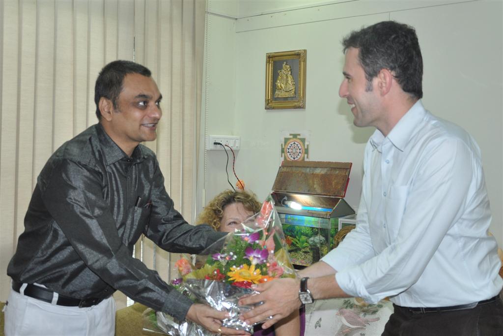 Mr. Mukund Sarda, Dean and Pricipal of New Law College fecilitating Mr. Oliver Fortescue
Sr. International Officer (India and U.K) 